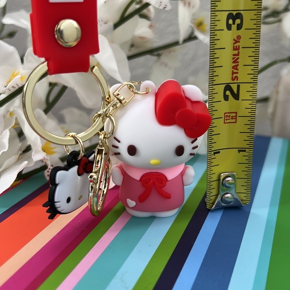 Hello Kitty keychain - Picture 3 of 8